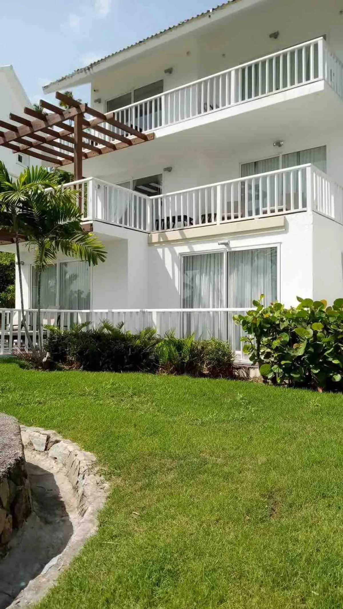 XIV-301 Oceanfront Retreat, apartment for rent at Vista Mare, Samaná – photo 3 of 14